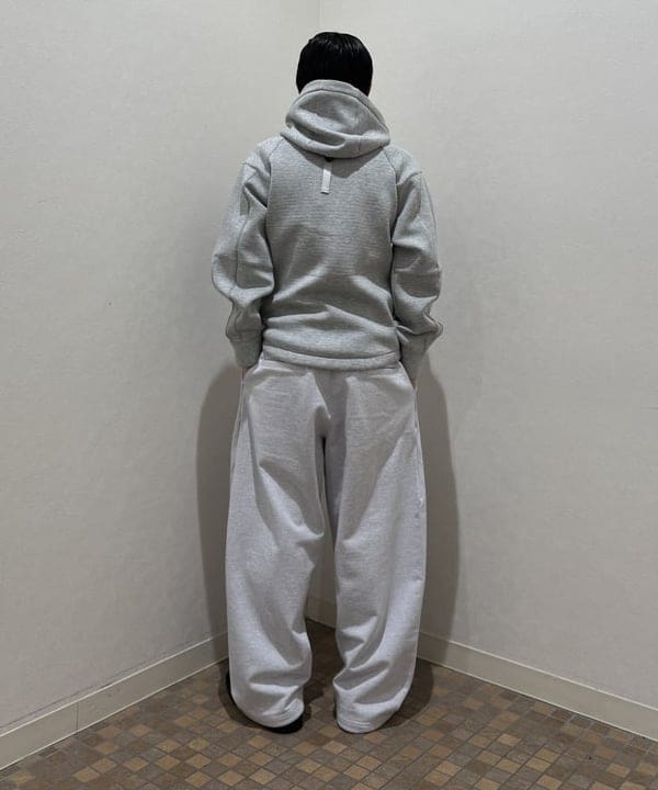 配島 孝明さんの「BEAMS WOMEN｜バルーン ワイド スウェットパンツ」を使ったコーディネート