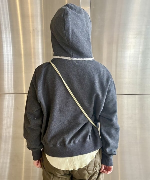 みりさんの「レトロ フィット ジップ フーディー」を使ったコーディネート