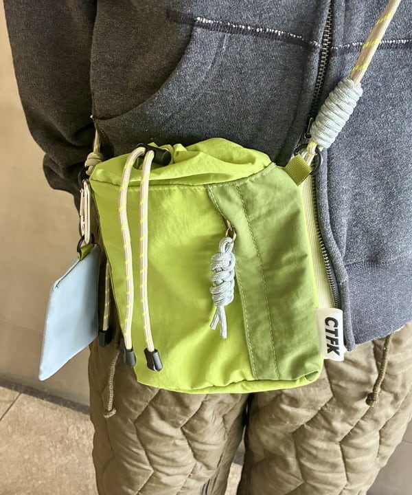 みりさんの「レトロ フィット ジップ フーディー」を使ったコーディネート