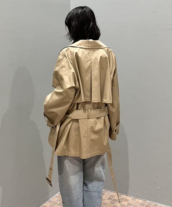 加歩さんの「BEAMS WOMEN｜オーバーサイズ ハーフ トレンチ コート」を使ったコーディネート