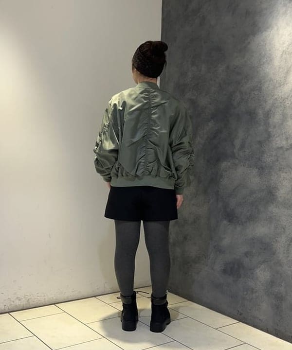 星野 真依さんの「BEAMS WOMEN｜ギャザー アーム MA-1」を使ったコーディネート