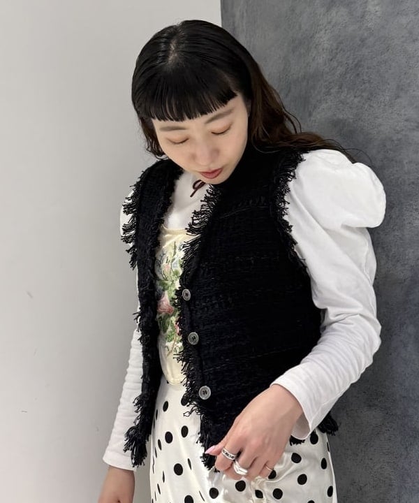 庭野 優紀さんの「BEAMS WOMEN｜ツイード ニット ベスト」を使ったコーディネート