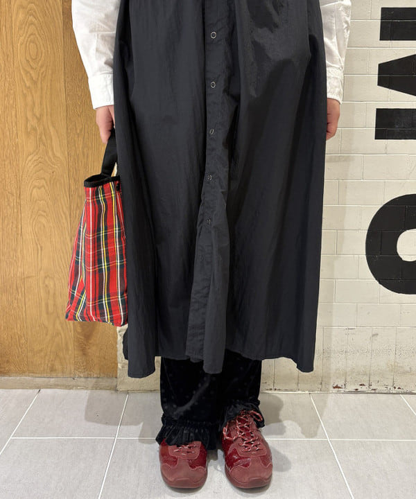 大石彩可さんの「BEAMS WOMEN｜ナイロン タッサー C-1 ノースリーブ ワンピース」を使ったコーディネート