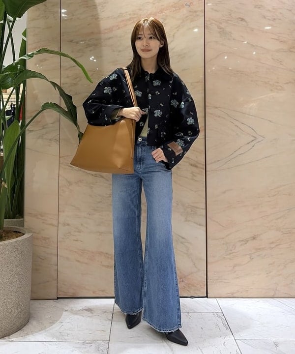 茂野 真楓さんの「BEAMS WOMEN｜BAUM UND PFERDGARTEN / BEBETH フラワー ジャケット」を使ったコーディネート