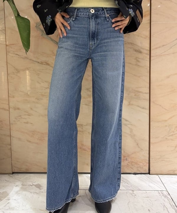 茂野 真楓さんの「BEAMS WOMEN｜BAUM UND PFERDGARTEN / BEBETH フラワー ジャケット」を使ったコーディネート