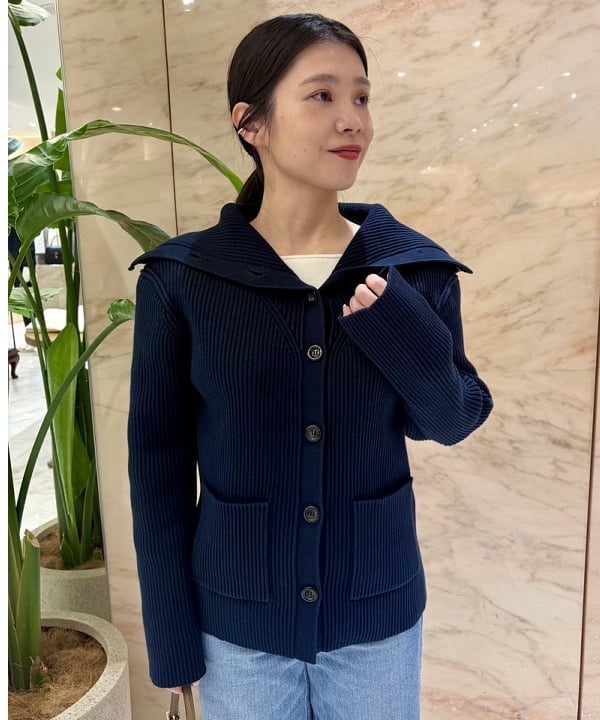 小笠原 楓さんの「BEAMS WOMEN｜ORR / ダブルポケット リブニット カーディガン」を使ったコーディネート