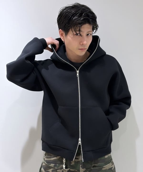 大野 滉太さんの「BEAMS WOMEN｜フルフェイス ジップアップ フーディ 【ワイドショートフィット】」を使ったコーディネート