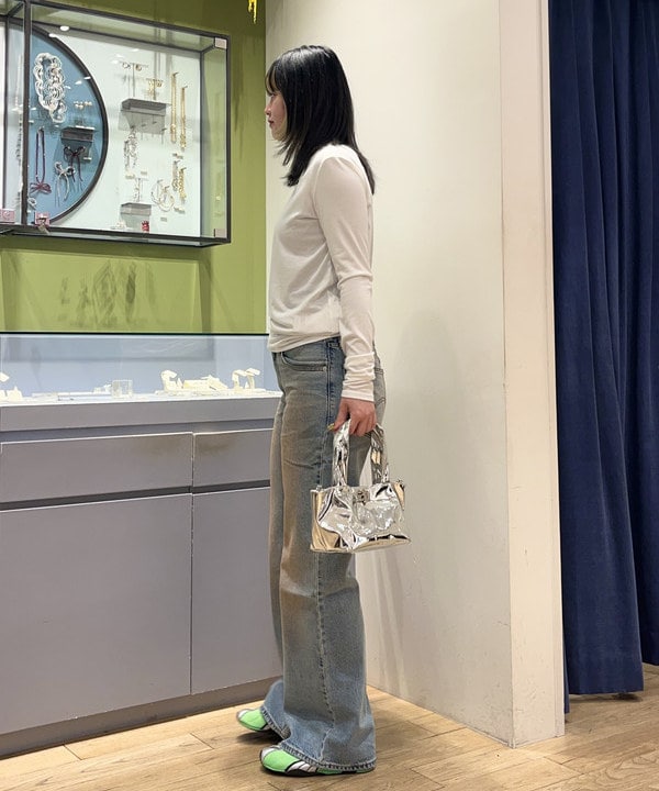 ゆいさんの「BEAMS WOMEN｜LEVI&rsquo;S(R) / LOOSE BOOT ジーンズ ライトインディゴ」を使ったコーディネート