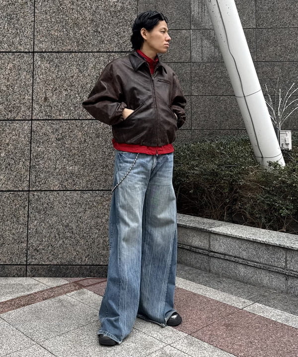配島 孝明さんの「BEAMS WOMEN｜ワイドショートフィット ゴートレザー ジップブルゾン」を使ったコーディネート