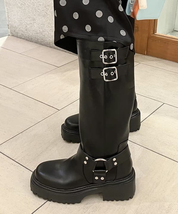 江口 息吹さんの「BEAMS WOMEN｜ドット サテン フリル スカート」を使ったコーディネート