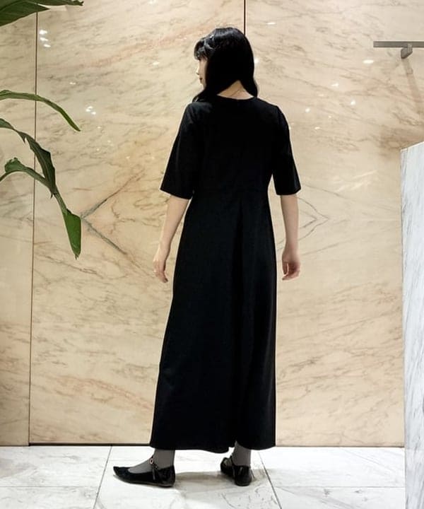 中丸　栞さんの「BEAMS WOMEN｜TRESSE / ワイド レザー カチューシャ」を使ったコーディネート