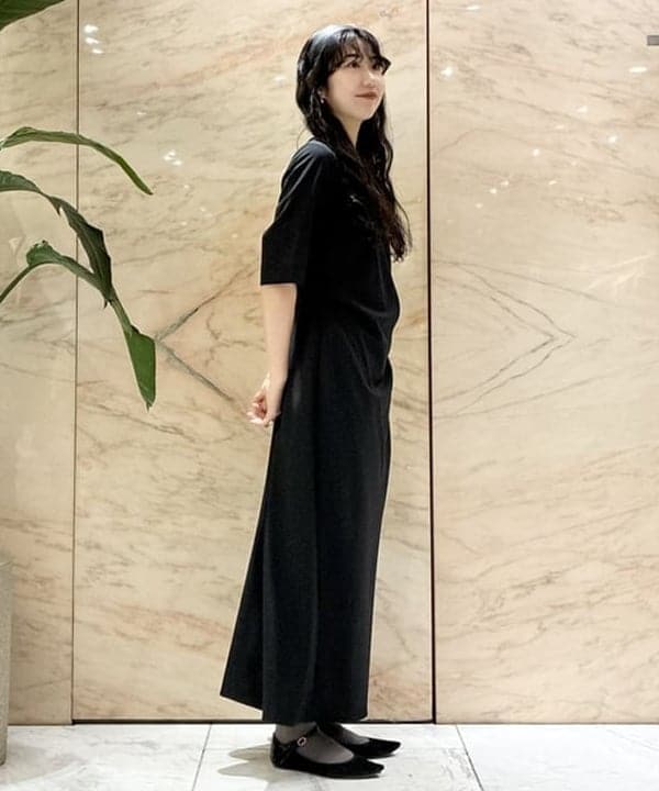 中丸　栞さんの「BEAMS WOMEN｜TRESSE / ワイド レザー カチューシャ」を使ったコーディネート