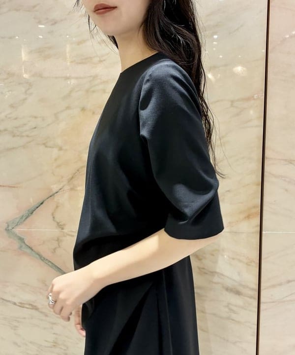 中丸　栞さんの「BEAMS WOMEN｜TRESSE / ワイド レザー カチューシャ」を使ったコーディネート