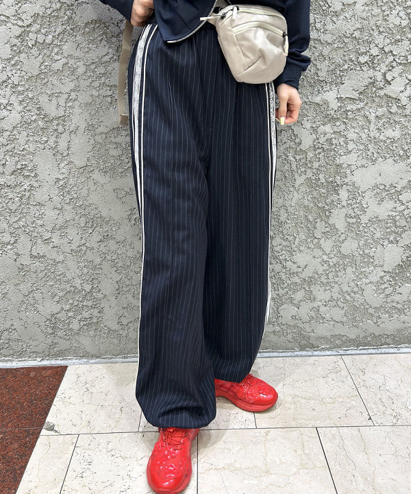 ササキさんの「BEAMS WOMEN｜フリル ジャージ ブルゾン」を使ったコーディネート