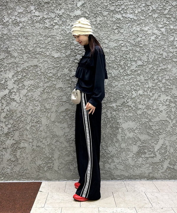 ササキさんの「BEAMS WOMEN｜フリル ジャージ ブルゾン」を使ったコーディネート