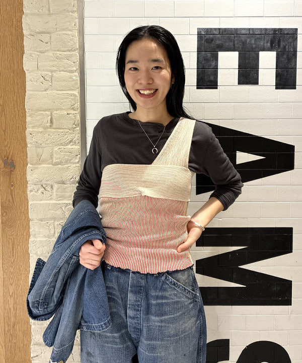津藤 理佐子さんの「BEAMS WOMEN｜【別注】Lee &times; maturely / ヴィンテージ ペインター パンツ」を使ったコーディネート