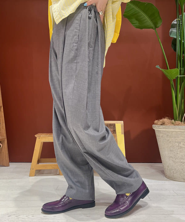 エノモト アミさんの「BEAMS WOMEN｜ドビー ストライプ ビッグ BDシャツ ＜定番 / オンオフ兼用＞」を使ったコーディネート