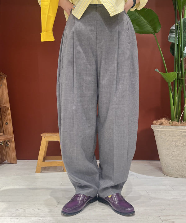 エノモト アミさんの「BEAMS WOMEN｜ドビー ストライプ ビッグ BDシャツ ＜定番 / オンオフ兼用＞」を使ったコーディネート