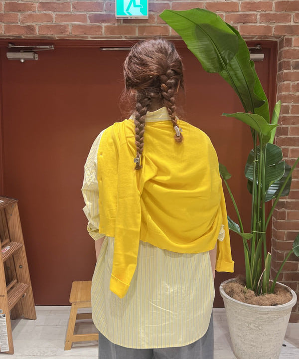 エノモト アミさんの「BEAMS WOMEN｜ドビー ストライプ ビッグ BDシャツ ＜定番 / オンオフ兼用＞」を使ったコーディネート