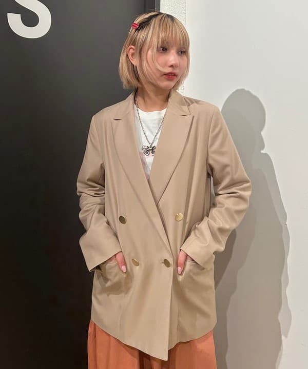 佐藤 亜美さんの「BEAMS WOMEN｜4ボタン ダブル ブレザー」を使ったコーディネート
