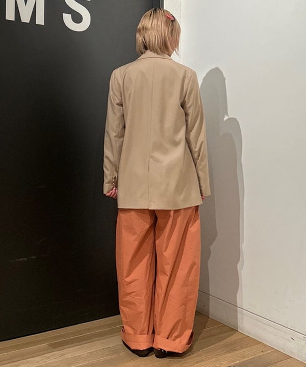 佐藤 亜美さんの「BEAMS WOMEN｜4ボタン ダブル ブレザー」を使ったコーディネート