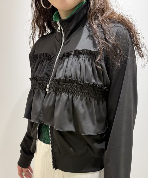 庭野 優紀さんの「BEAMS WOMEN｜フリル ジャージ ブルゾン」を使ったコーディネート