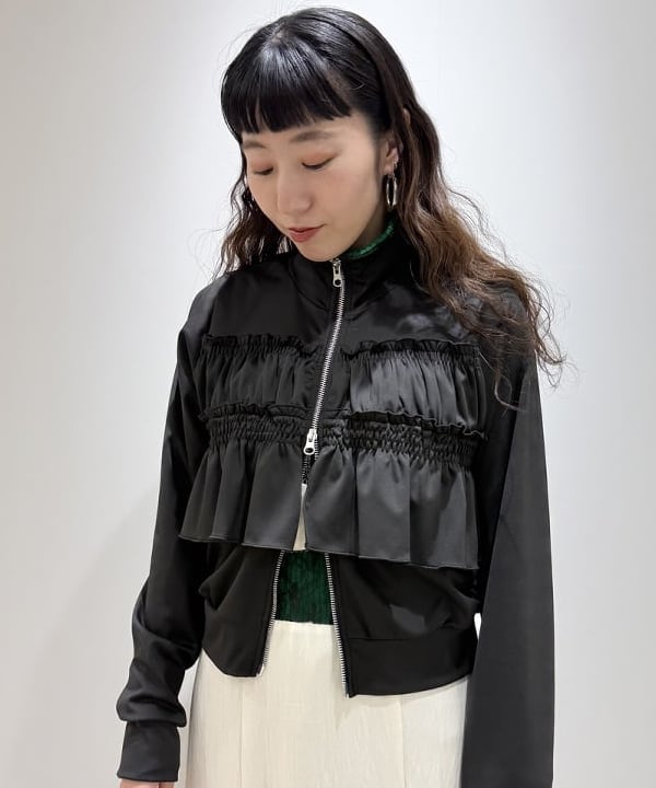 庭野 優紀さんの「BEAMS WOMEN｜フリル ジャージ ブルゾン」を使ったコーディネート