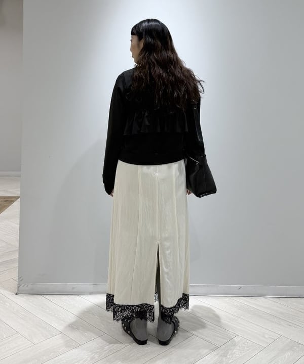 庭野 優紀さんの「BEAMS WOMEN｜フリル ジャージ ブルゾン」を使ったコーディネート