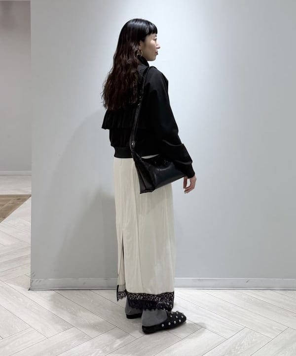 庭野 優紀さんの「BEAMS WOMEN｜フリル ジャージ ブルゾン」を使ったコーディネート