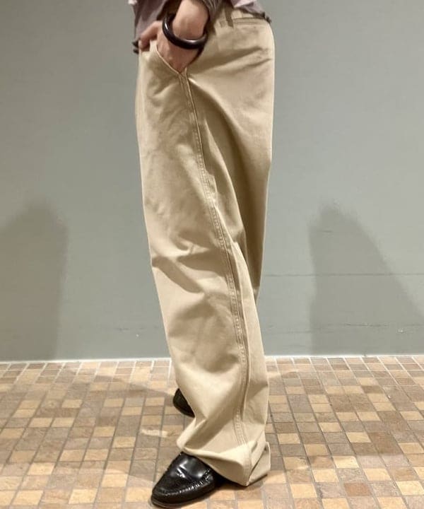 小原 もこさんの「BEAMS WOMEN｜maturely / プレーティング ワンショルダー ベスト」を使ったコーディネート