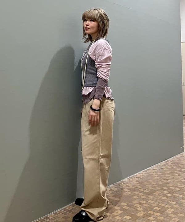 小原 もこさんの「BEAMS WOMEN｜maturely / プレーティング ワンショルダー ベスト」を使ったコーディネート