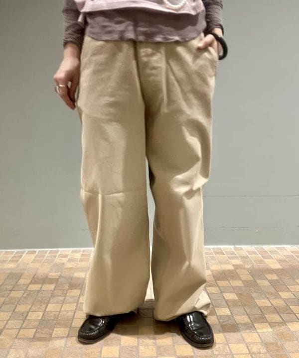 小原 もこさんの「BEAMS WOMEN｜maturely / プレーティング ワンショルダー ベスト」を使ったコーディネート