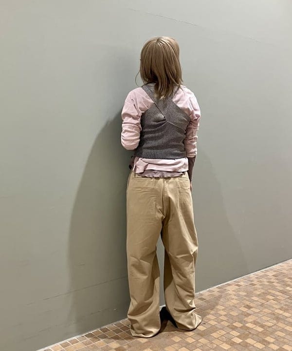 小原 もこさんの「BEAMS WOMEN｜maturely / プレーティング ワンショルダー ベスト」を使ったコーディネート