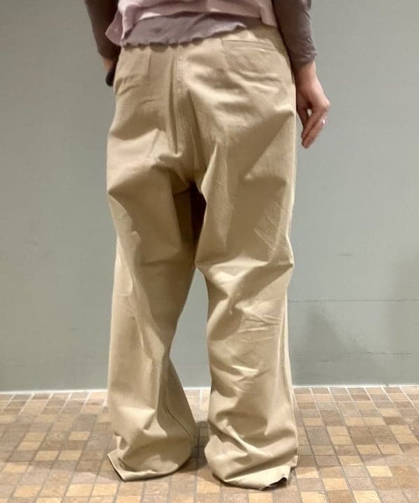 小原 もこさんの「BEAMS WOMEN｜maturely / プレーティング ワンショルダー ベスト」を使ったコーディネート