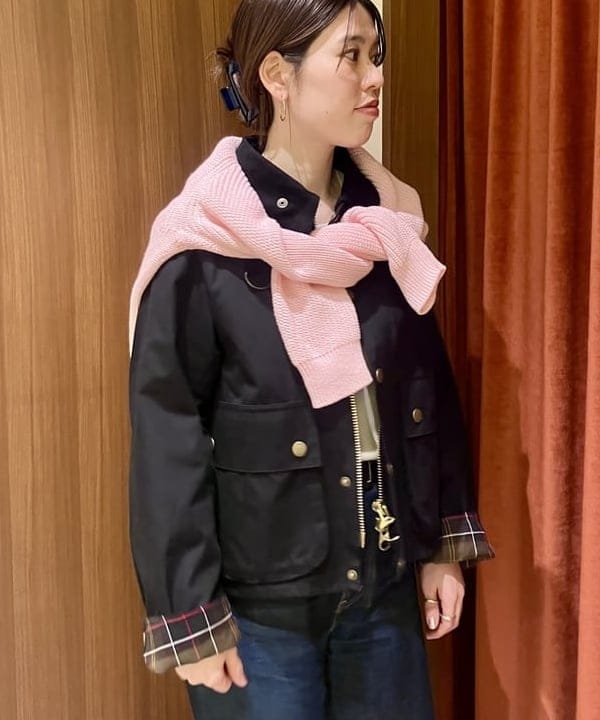 岡 妃呂美さんの「BEAMS WOMEN｜【別注】Barbour / SPEY ジャケット」を使ったコーディネート
