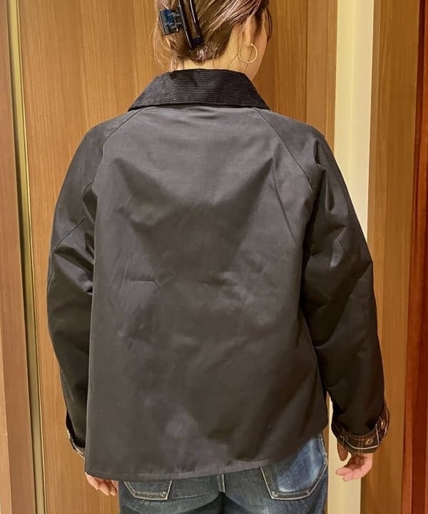 岡 妃呂美さんの「BEAMS WOMEN｜【別注】Barbour / SPEY ジャケット」を使ったコーディネート