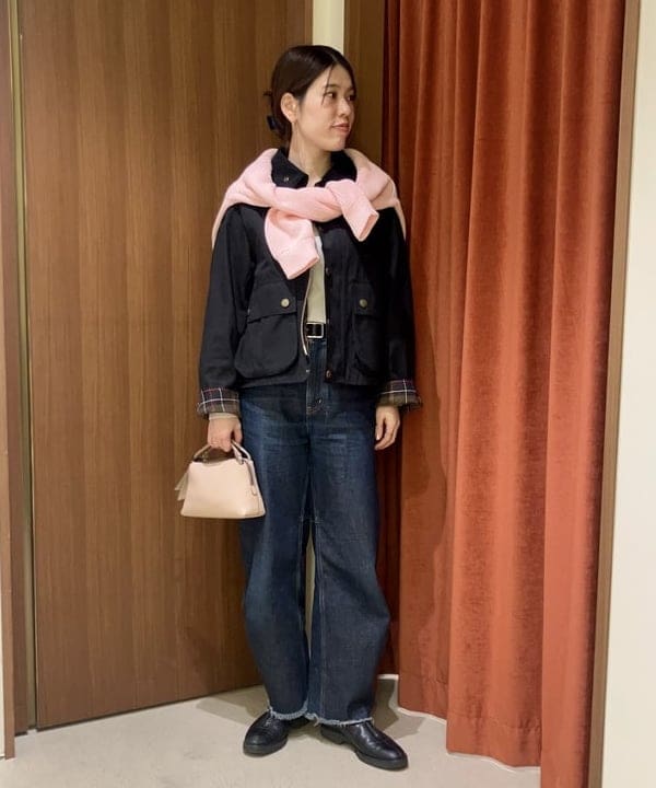 岡 妃呂美さんの「BEAMS WOMEN｜【別注】Barbour / SPEY ジャケット」を使ったコーディネート
