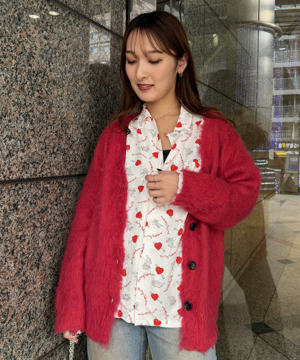 松本 佳菜子さんの「BEAMS WOMEN｜ヘアリー シャギー Vネック カーディガン」を使ったコーディネート