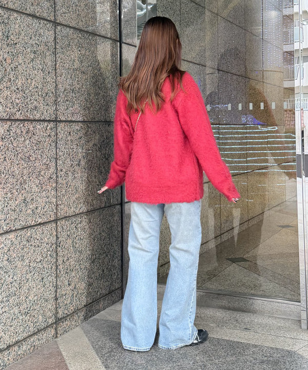 松本 佳菜子さんの「BEAMS WOMEN｜ヘアリー シャギー Vネック カーディガン」を使ったコーディネート