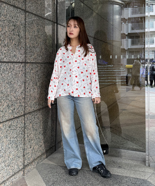 松本 佳菜子さんの「BEAMS WOMEN｜ヘアリー シャギー Vネック カーディガン」を使ったコーディネート