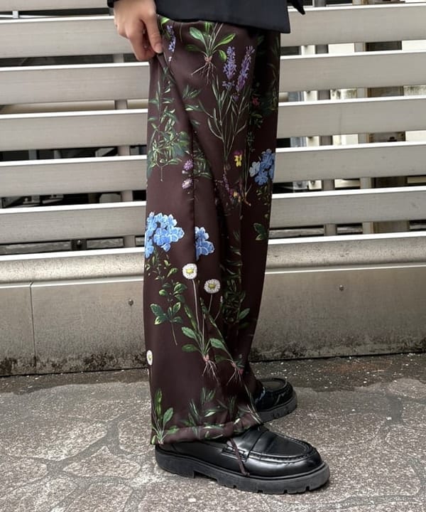 Kanaeさんの「BEAMS WOMEN｜【別注】TICCA / フラワー プリント パンツ」を使ったコーディネート