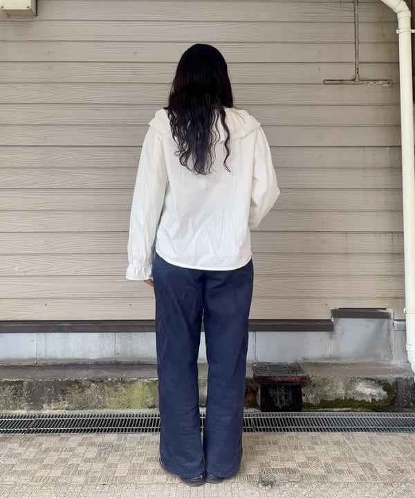 チナツさんの「BEAMS WOMEN｜ブラス 太フープ ピアス」を使ったコーディネート