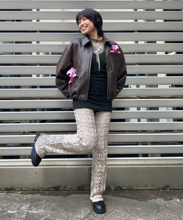 みやさかさんの「BEAMS WOMEN｜ワイドショートフィット ゴートレザー ジップブルゾン」を使ったコーディネート