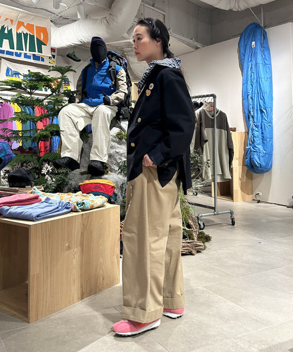 清水 彩乃さんの「BEAMS WOMEN｜ワイド タック チノ パンツ」を使ったコーディネート