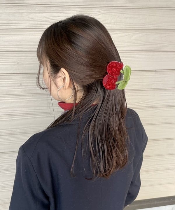 カタヤマ アヤさんの「BEAMS WOMEN｜Jenny Lemons / Large Hair Claw Clip」を使ったコーディネート