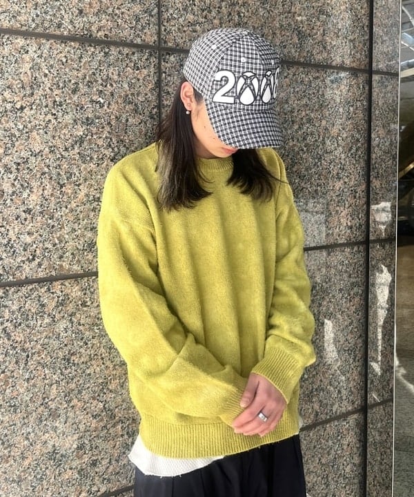 菊田 悠さんの「BEAMS WOMEN｜5ゲージ ガーメントダイ クルーネックニット」を使ったコーディネート