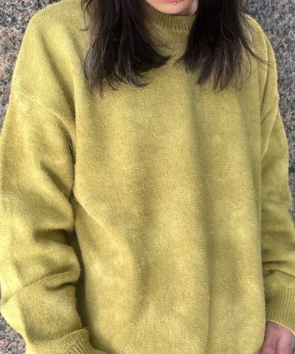 菊田 悠さんの「BEAMS WOMEN｜5ゲージ ガーメントダイ クルーネックニット」を使ったコーディネート