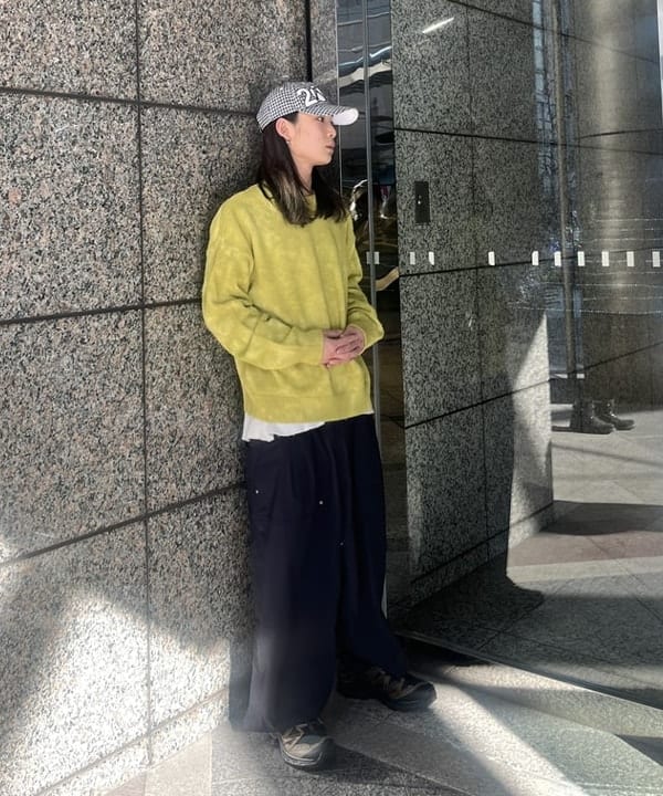 菊田 悠さんの「BEAMS WOMEN｜5ゲージ ガーメントダイ クルーネックニット」を使ったコーディネート