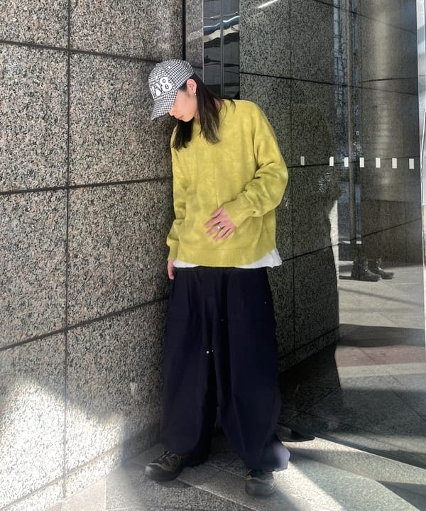 菊田 悠さんの「BEAMS WOMEN｜5ゲージ ガーメントダイ クルーネックニット」を使ったコーディネート