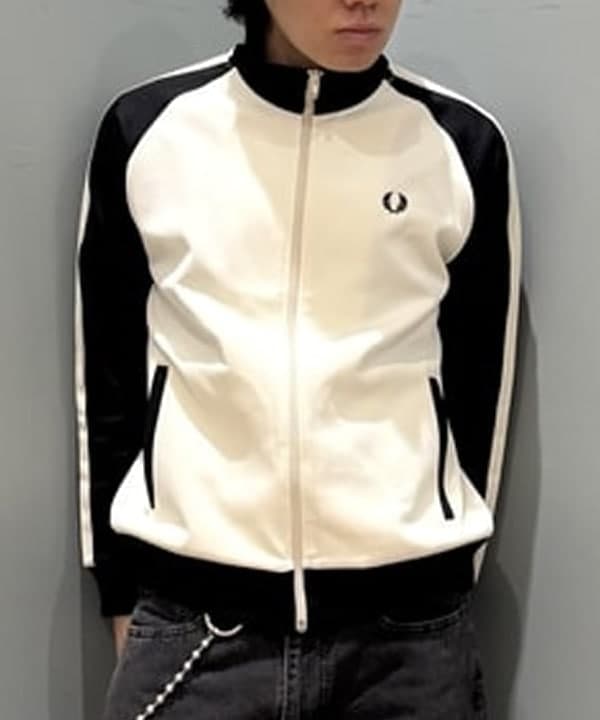 配島 孝明さんの「BEAMS WOMEN｜【別注】FRED PERRY / トラックジャケット」を使ったコーディネート